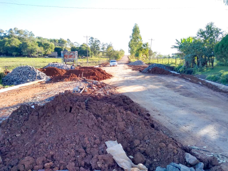 OBRAS NA 15 DE MAIO PROVOCAM NOVO DESVIO